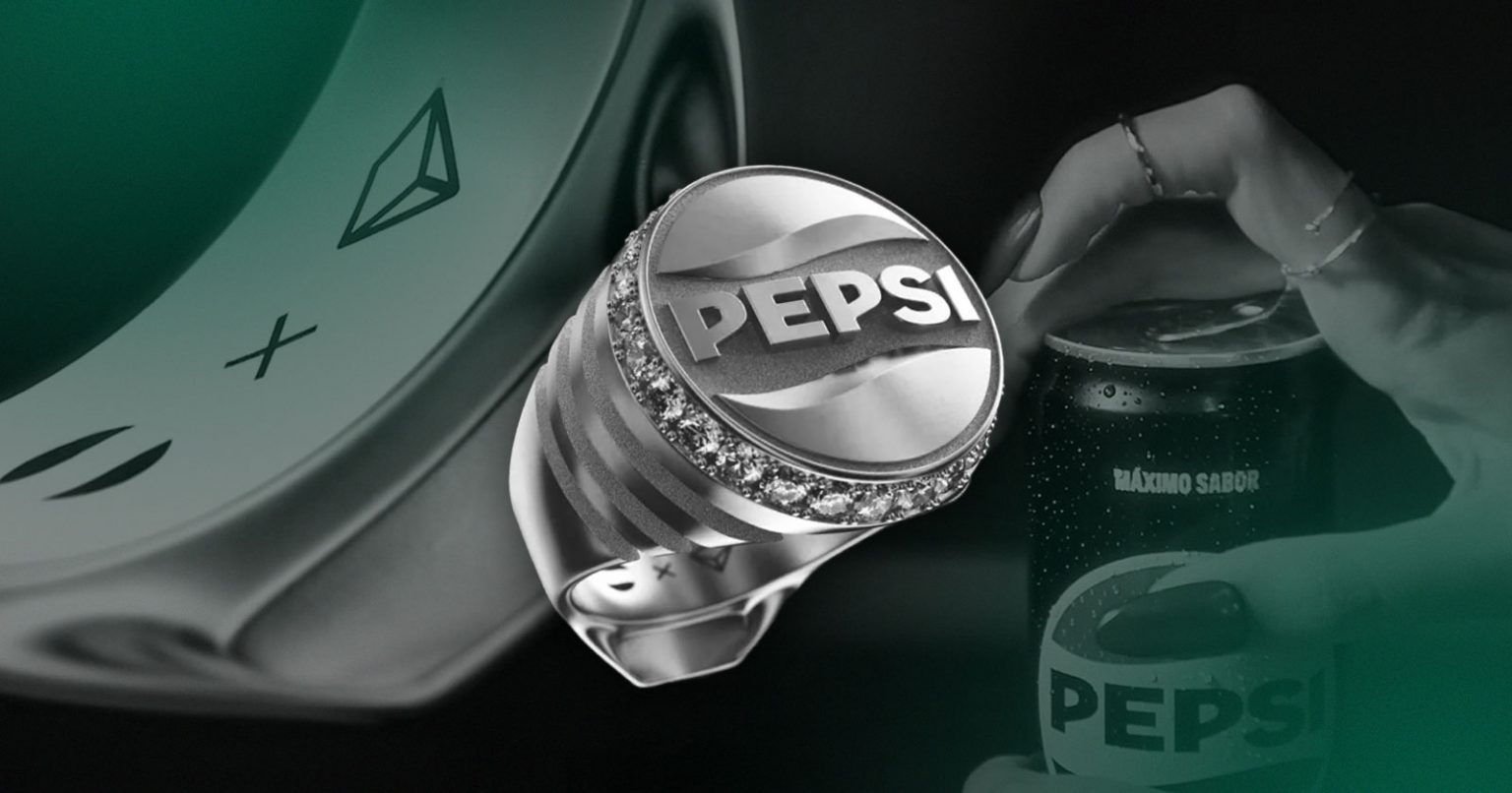 Фото: Pepsi створили каблучку-відкривачку, щоб не псувати манікюр