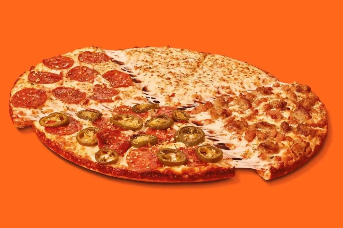 Фото: Американська мережа піцерій Little Caesars створила промопіцу до виходу нового фільму «Фантастична четвірка»