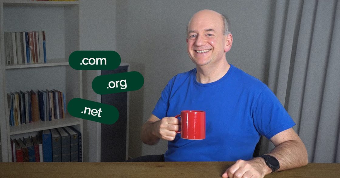 Джон Мюллер радить обрати традиційний домен із дефісом, а не дешевий TLD