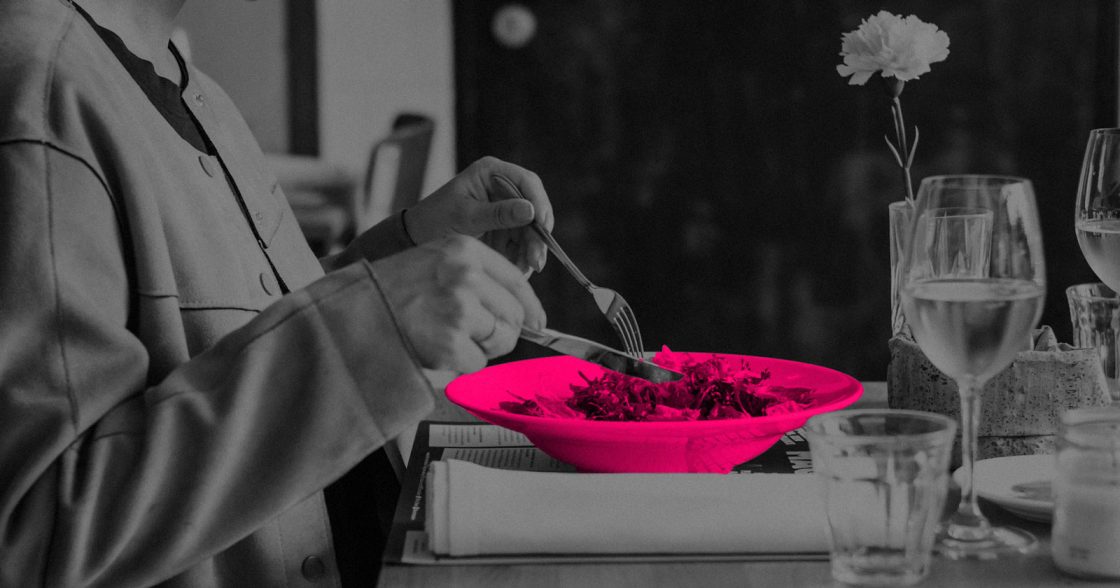 Українці рідше відвідують заклади, але витрачають більше — Опендатабот