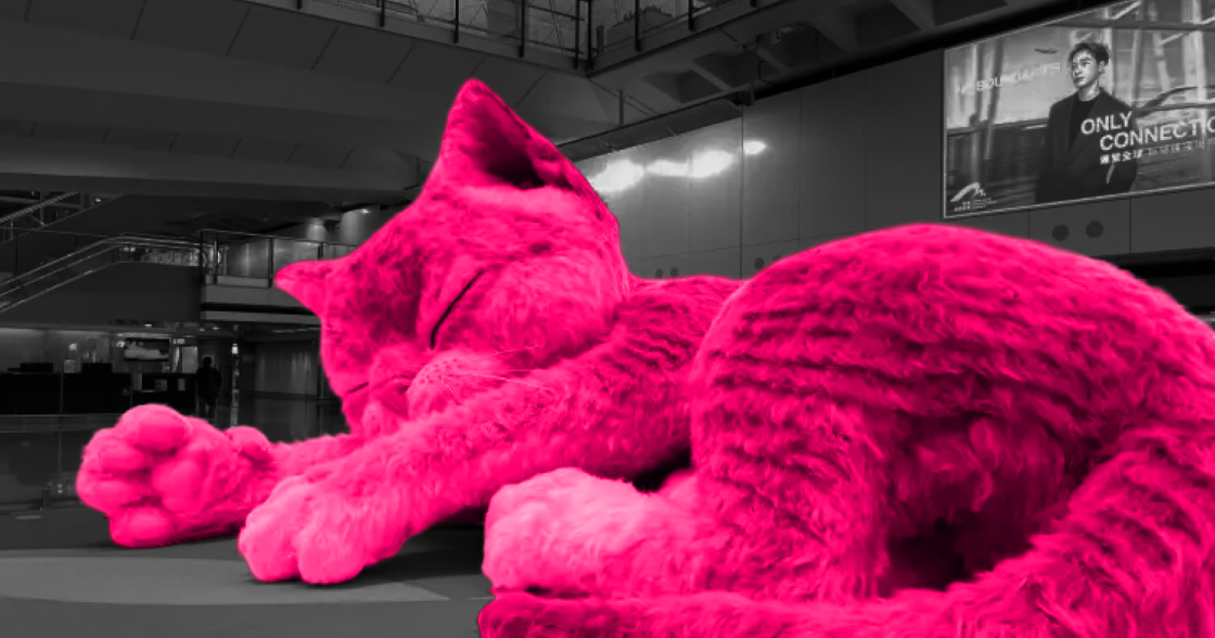 В аеропорту Гонконгу встановили інтерактивного гігантського кота для пасажирів