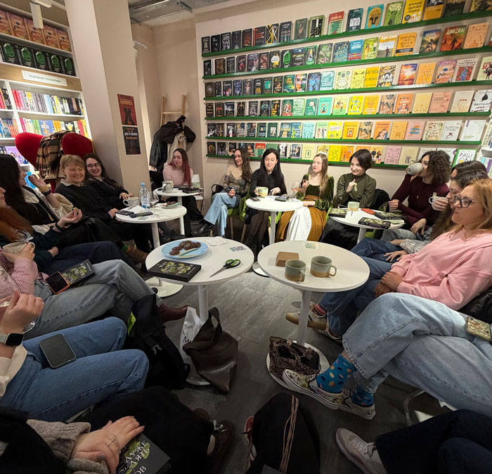 Як книжкові клуби сприяють зростанню попиту на книги й формують комʼюніті — досвід Vivat