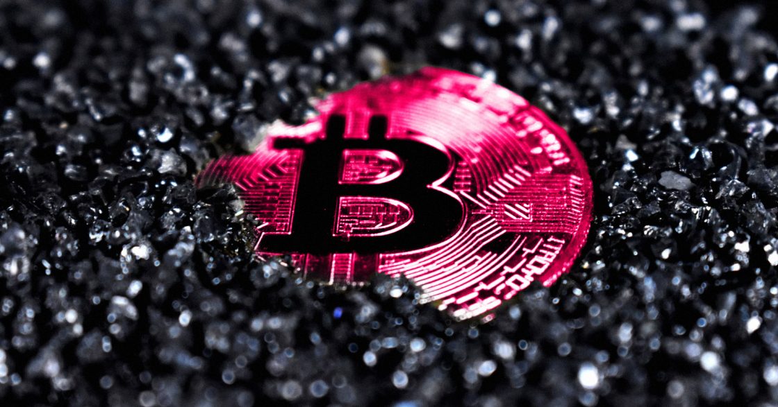 Bitcoin впав нижче $70 000 уперше за два місяці