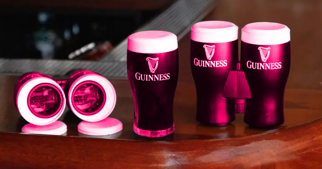 Guinness створила бінокль у формі келихів пива до футбольного турніру літа
